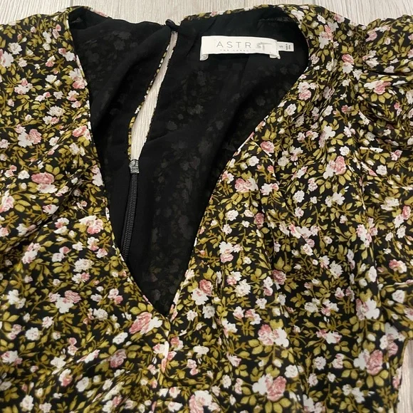 ASTR Ruched Mini Dress - Picture 10 of 16